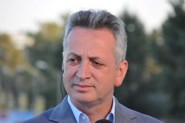 Şapte parlamentari PNL Iaşi, între care Fenechiu, au semnat memoriul privind autostrada Iaşi-Tg Mureş